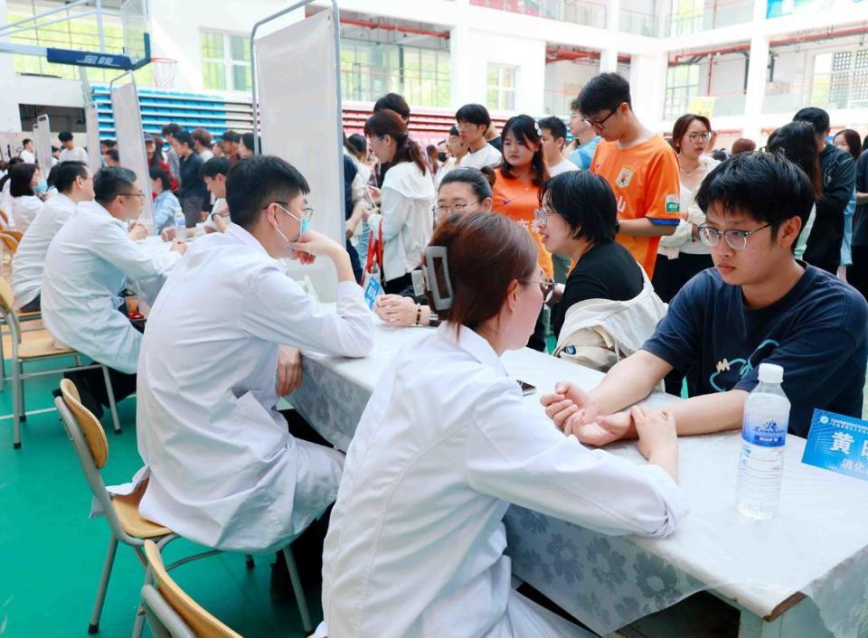 健康校園新風(fēng)尚 青島理工大學(xué)中醫(yī)文化市集暨義診咨詢活動紀(jì)實(shí)